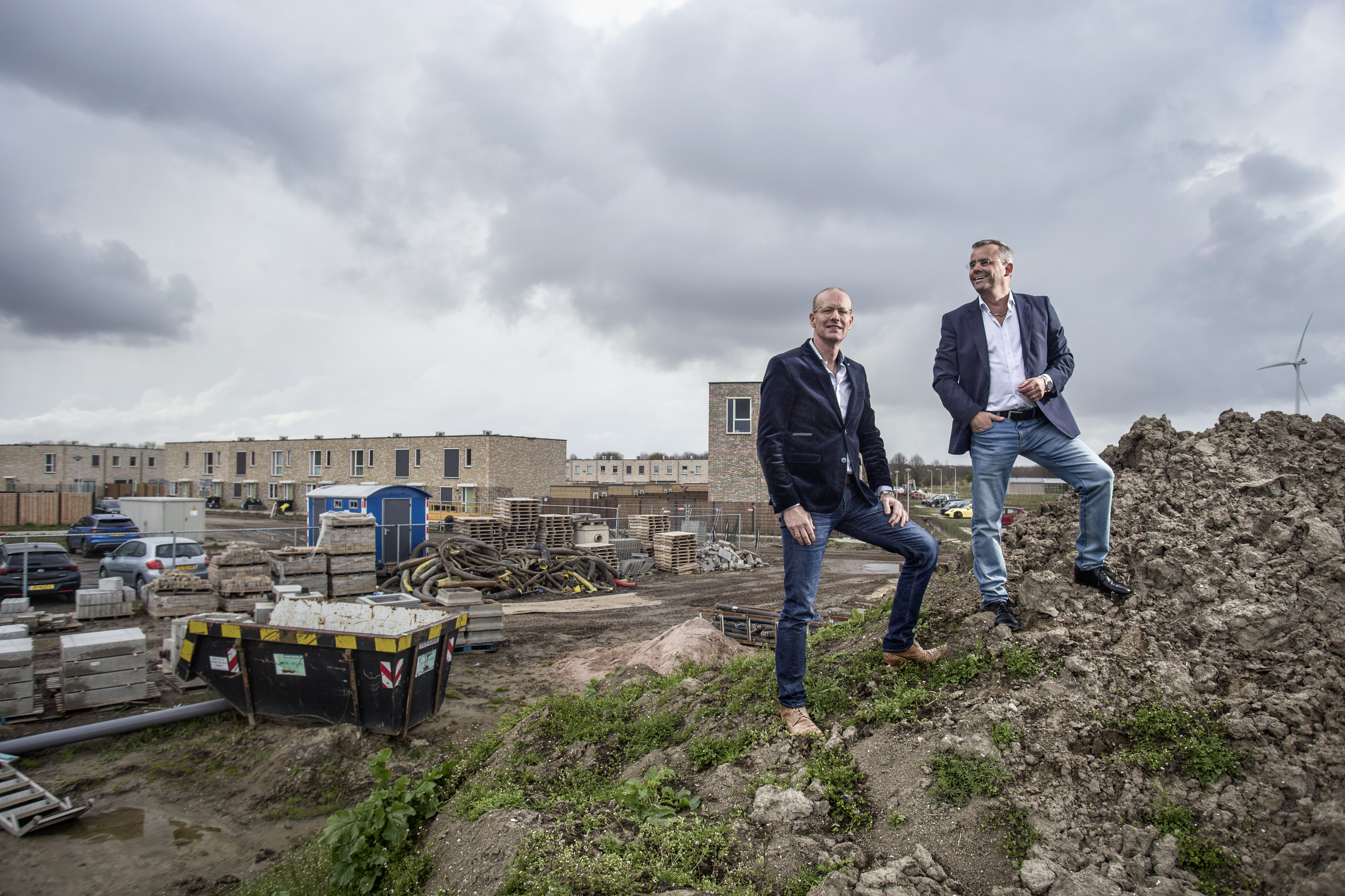 Roel Buitenwerf en Wim-Heerke Spronk, hier in Almere, zijn op zoek naar bouwkansen. Foto: Eran Oppenheimer.