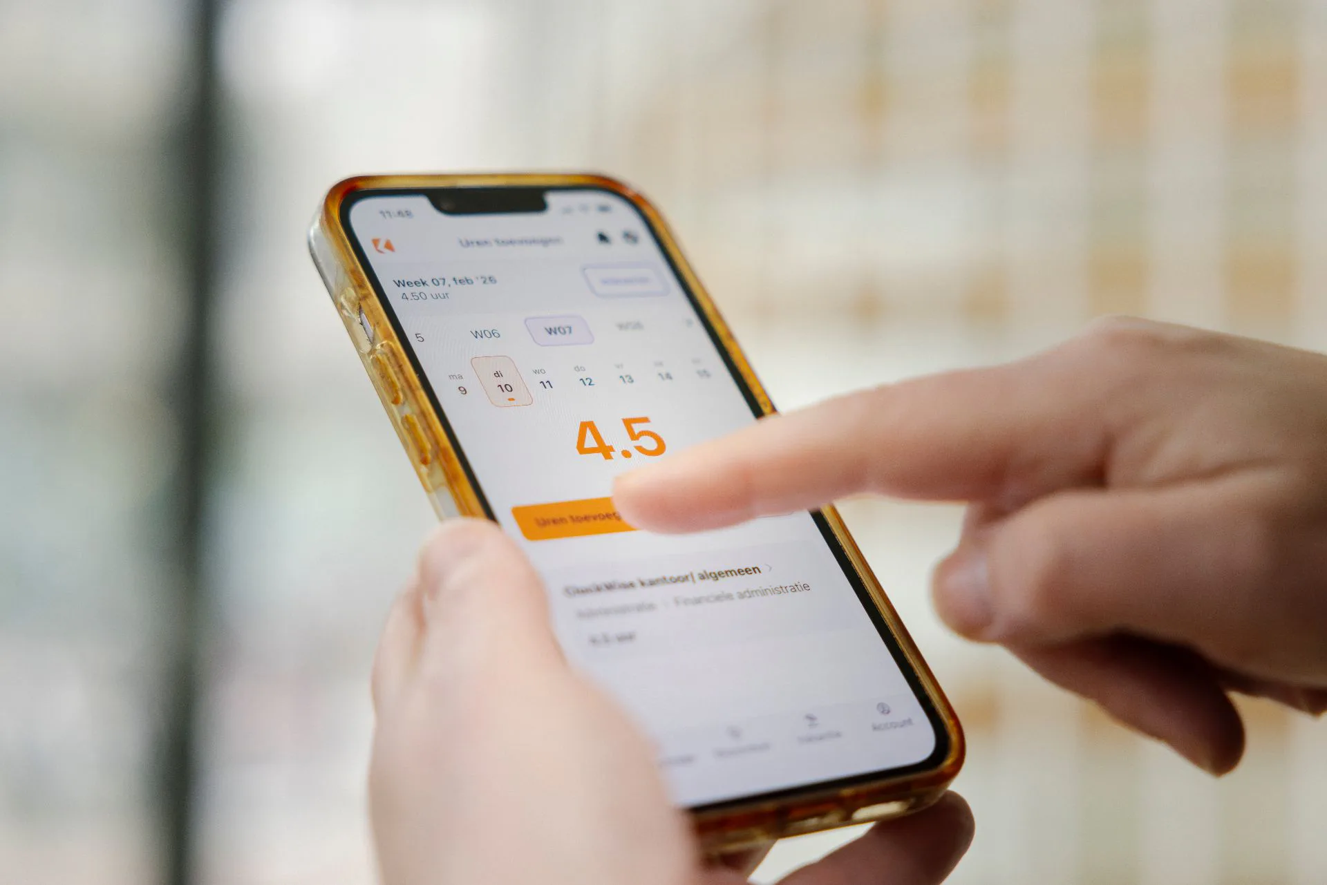 ClockWise is de gezamenlijke omgeving waarin alle partijen hun uren vastleggen en accorderen, naast hun eigen systemen.