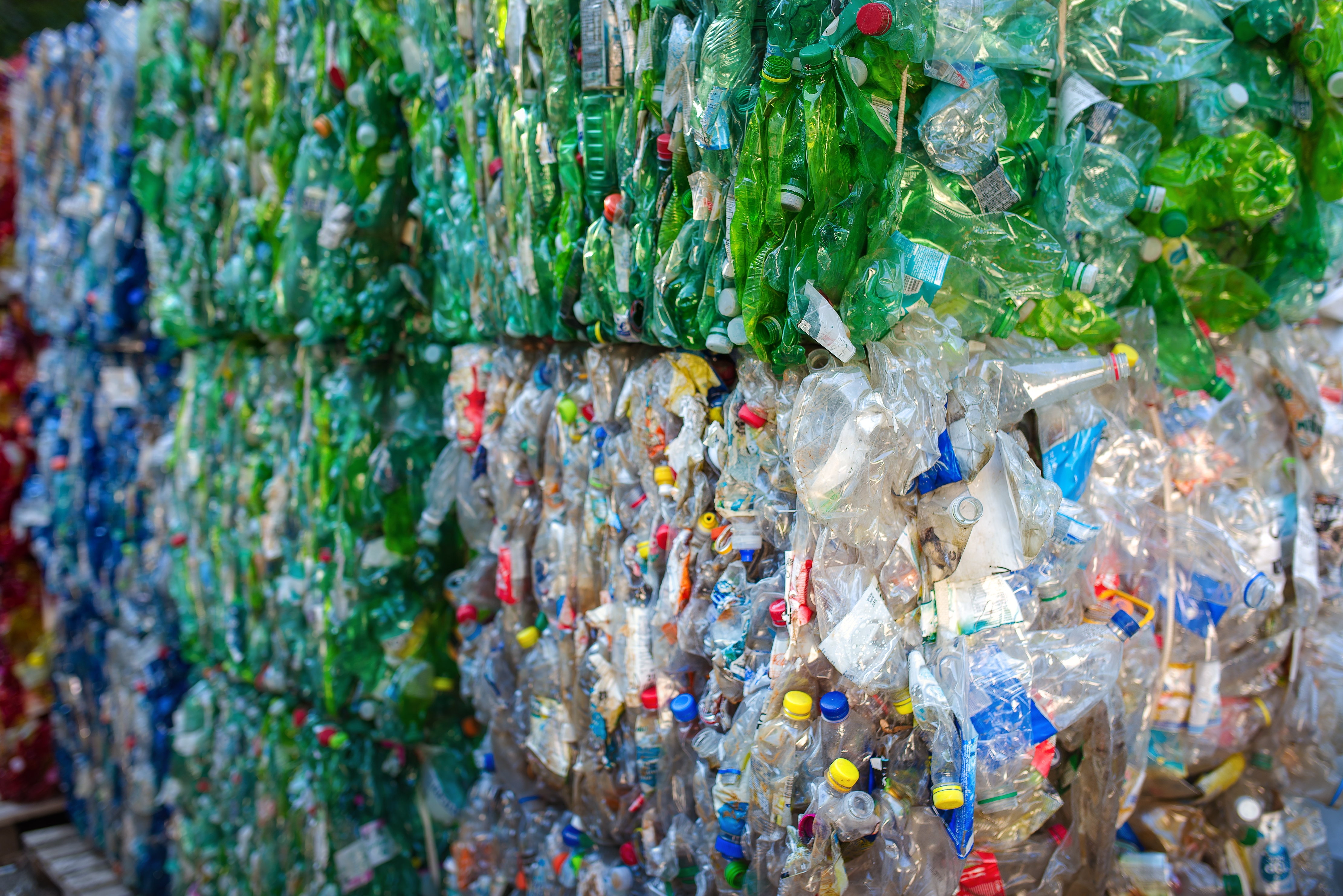 One Planet Studio bracht samen met het Zweedse Recoma hun bouwpanelen van geperst PMD afval naar de Benelux-markt. Foto: Shutterstock