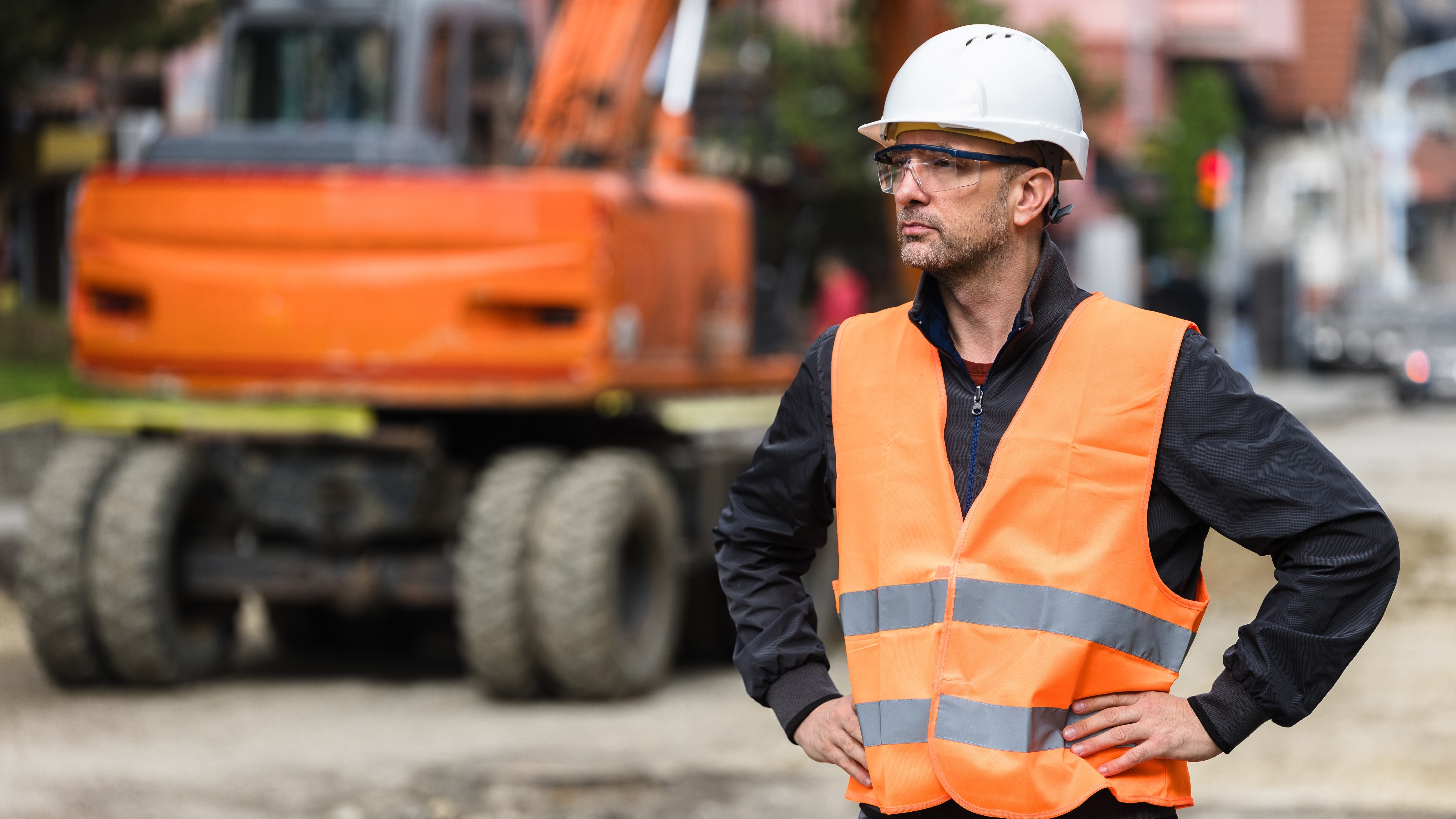 De salarissen van gespecialiseerde bouwers, bijvoorbeeld metselaars of installateurs, blijven achter sinds 2020. Foto.Shutterstock