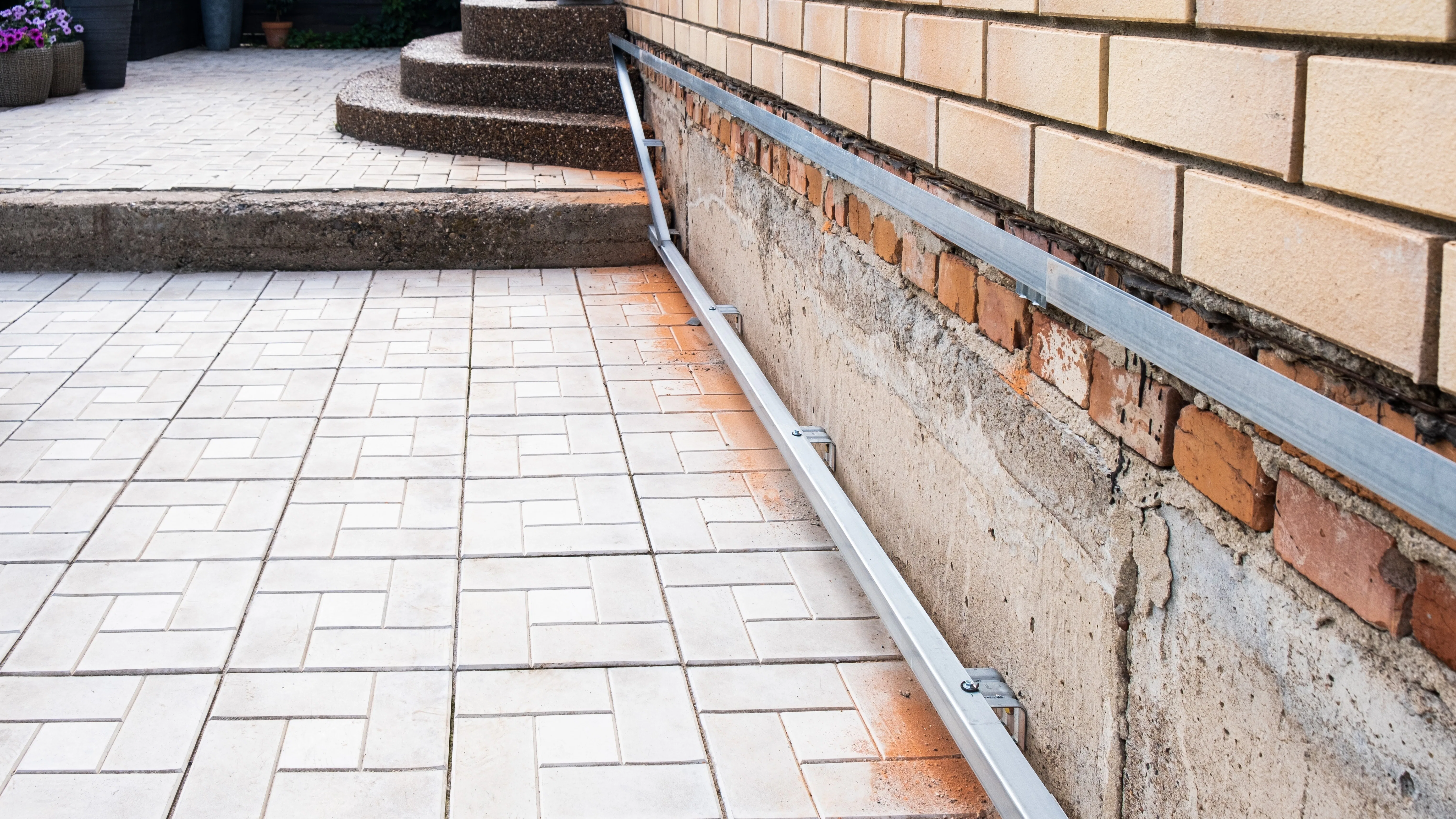 Meer dan 75.000 eigenaren hebben niet direct de financiële middelen om de herstelkosten te kunnen betalen.. Foto: Shutterstock