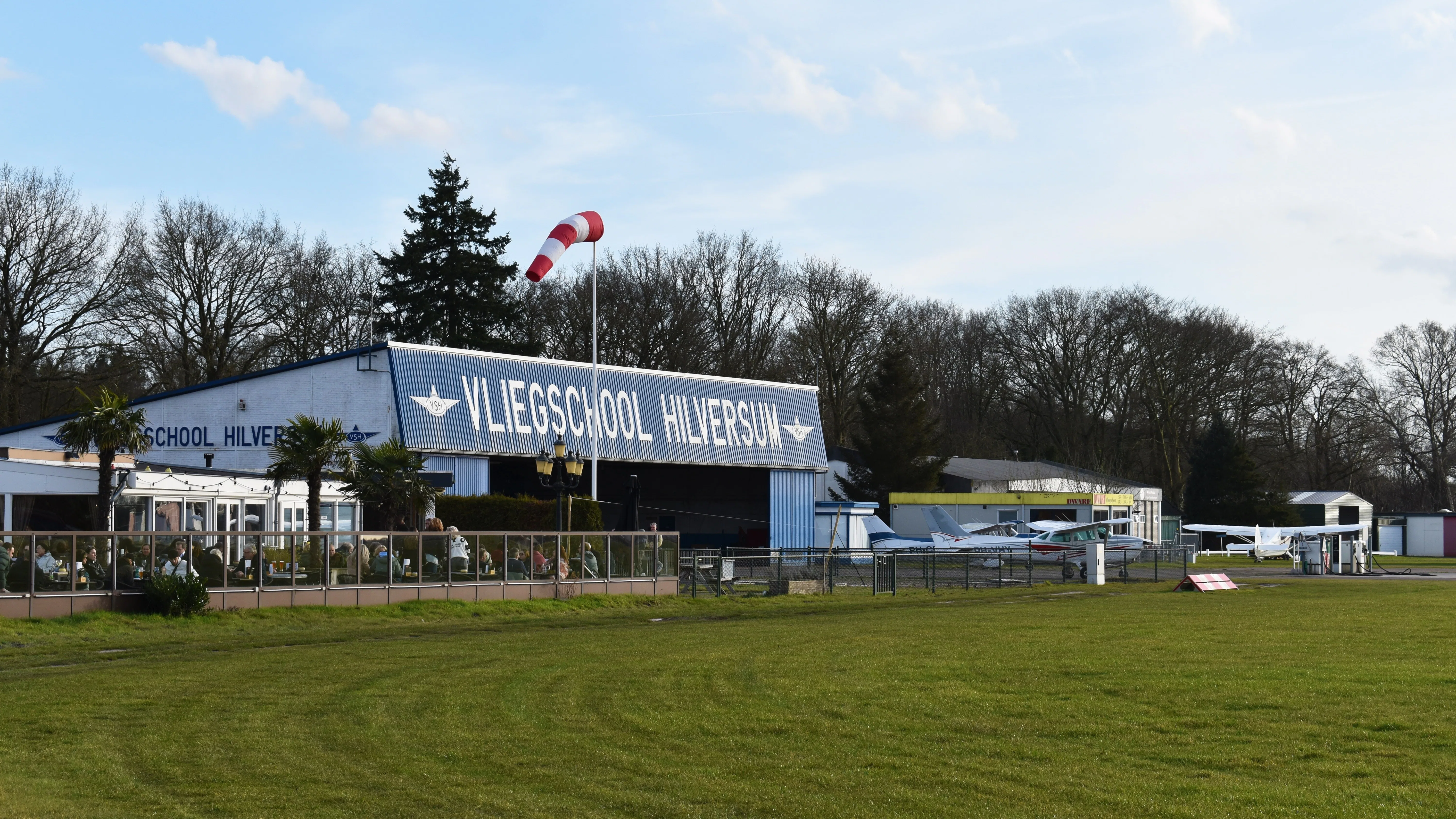 Het vliegveld in Hilversum vormt een obstakel voor de realisatie van 'Ter Sype'. Foto: Shutterstock
