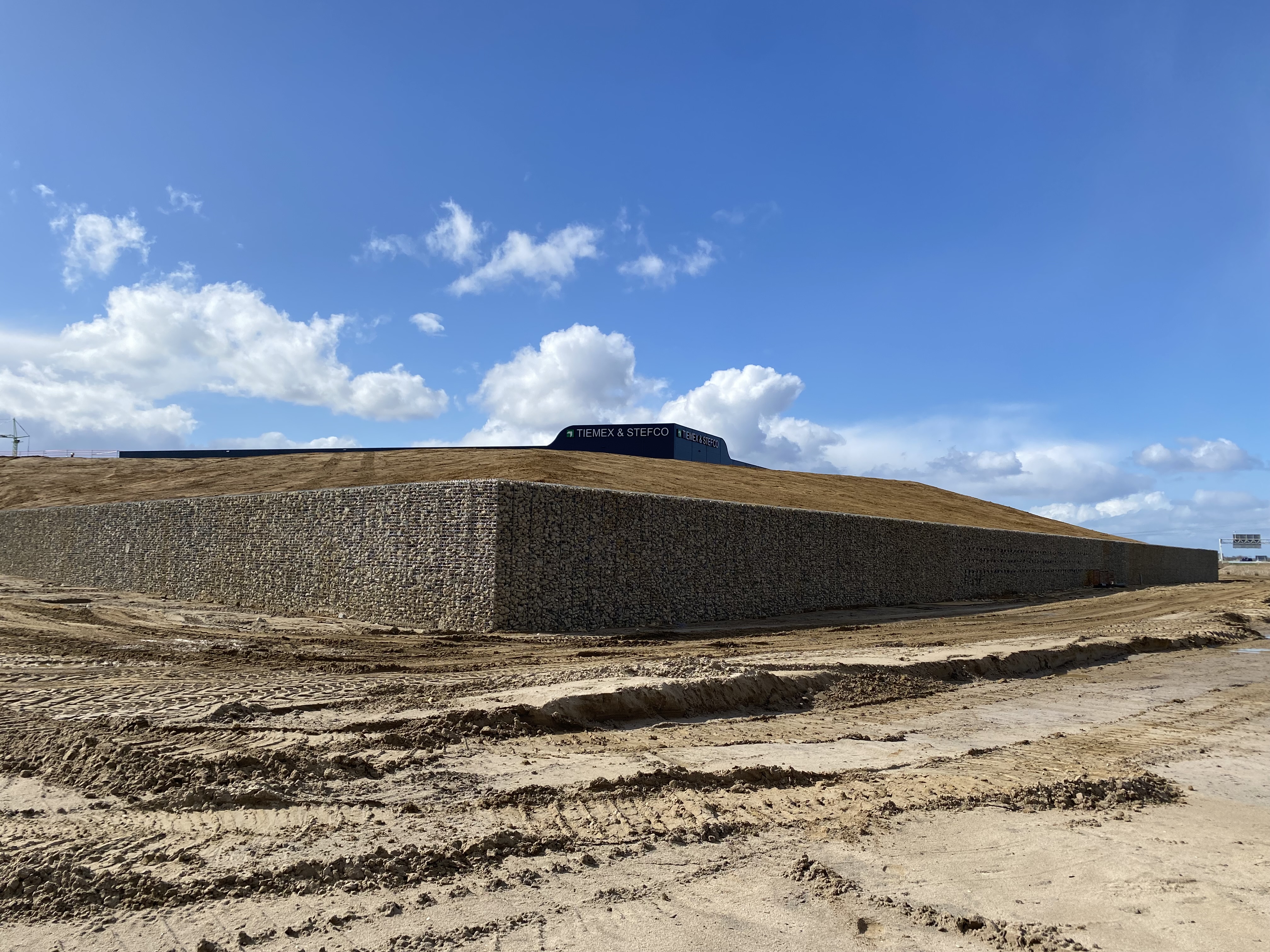 De vernieuwde Wal Masqué ter hoogte van BusinessPark 7Poort in Zevenaar.