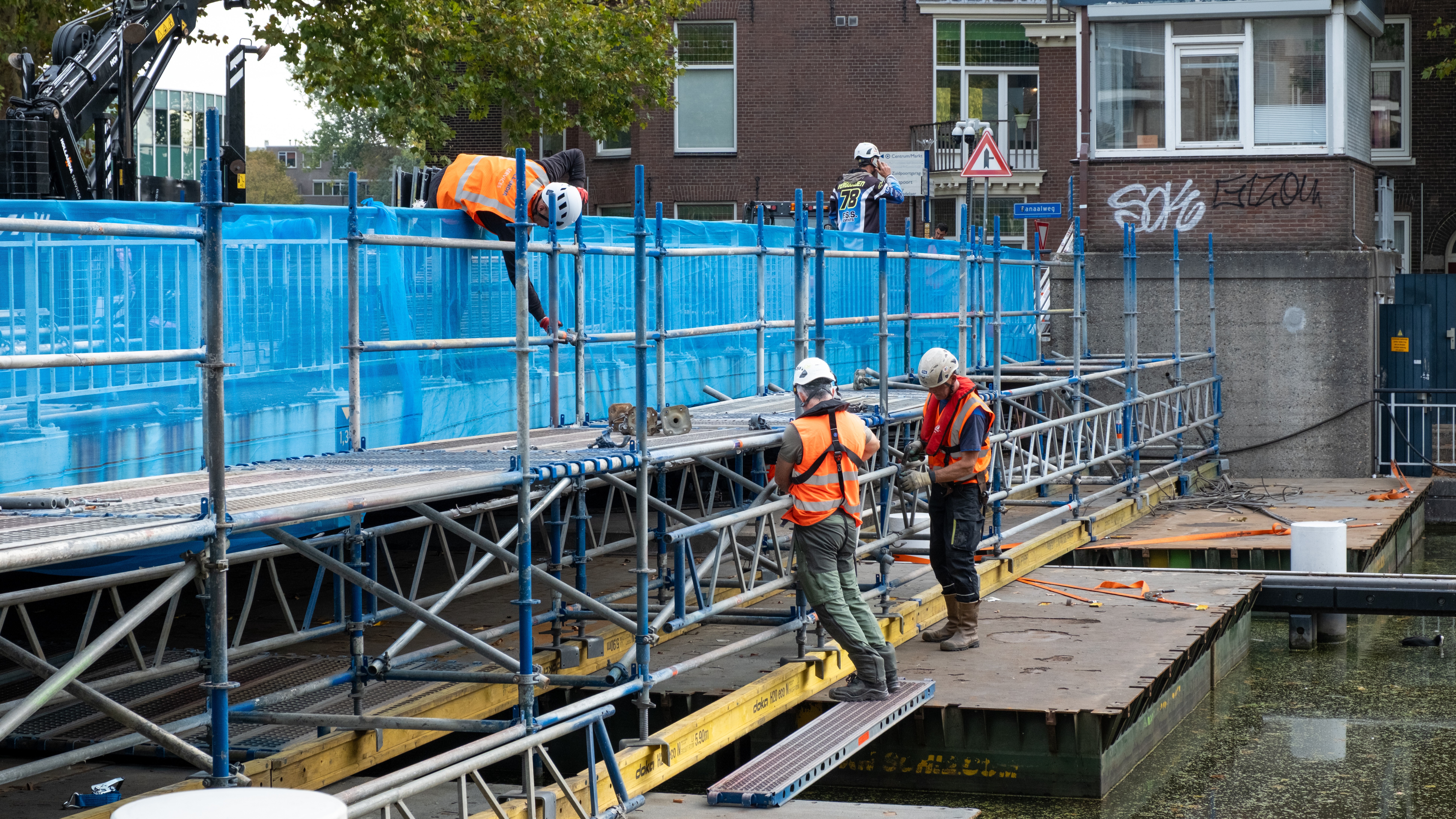 Groot onderhoud aan de Delftse Oostpoortbrug. Foto: Helene van Rijn/ANP