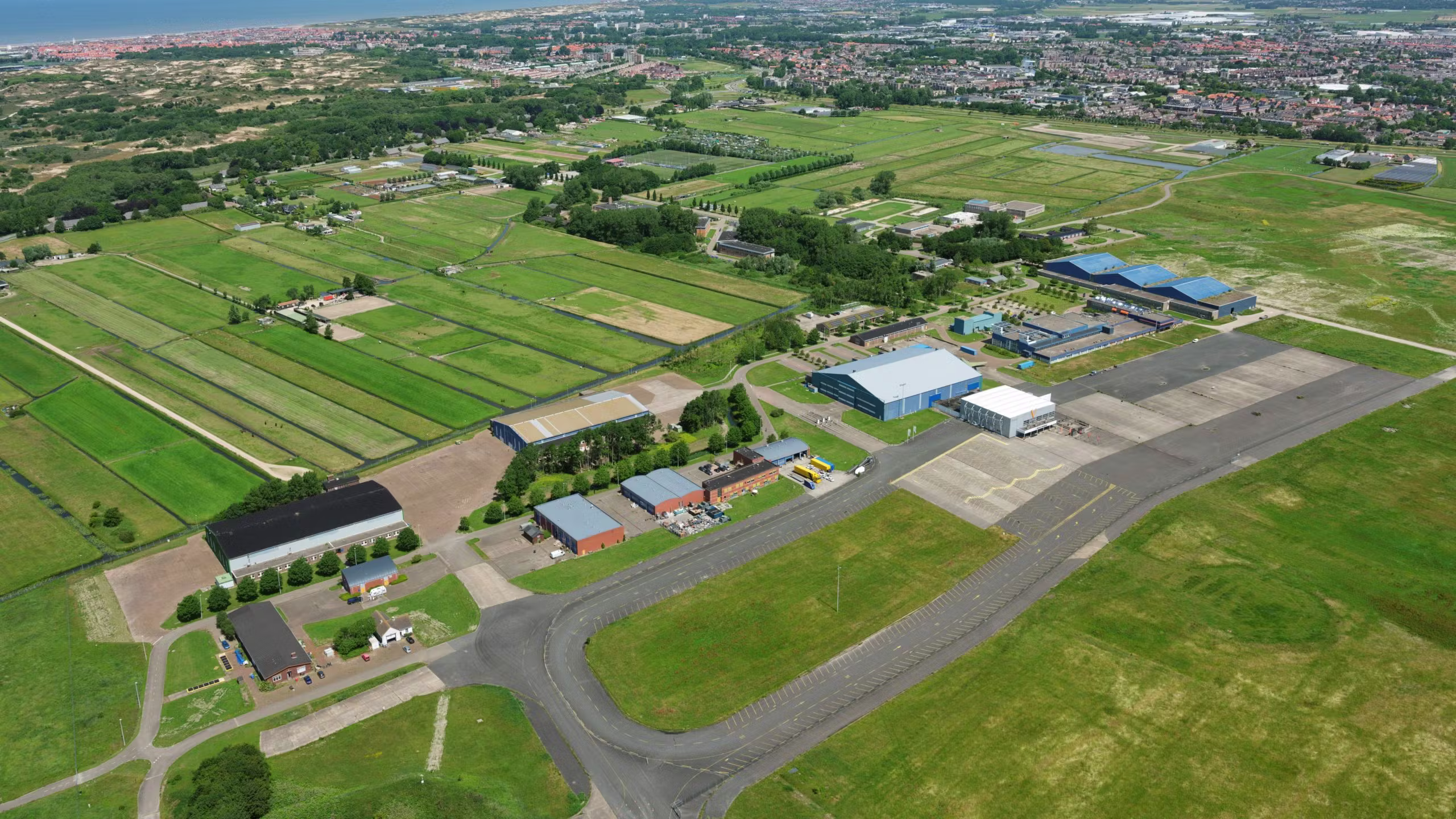 Valkenhorst, de locatie waar Eli Lilly zal worden gebouwd, maar ook 5600 woningen. Foto: Marco van Middelkoop/ANP