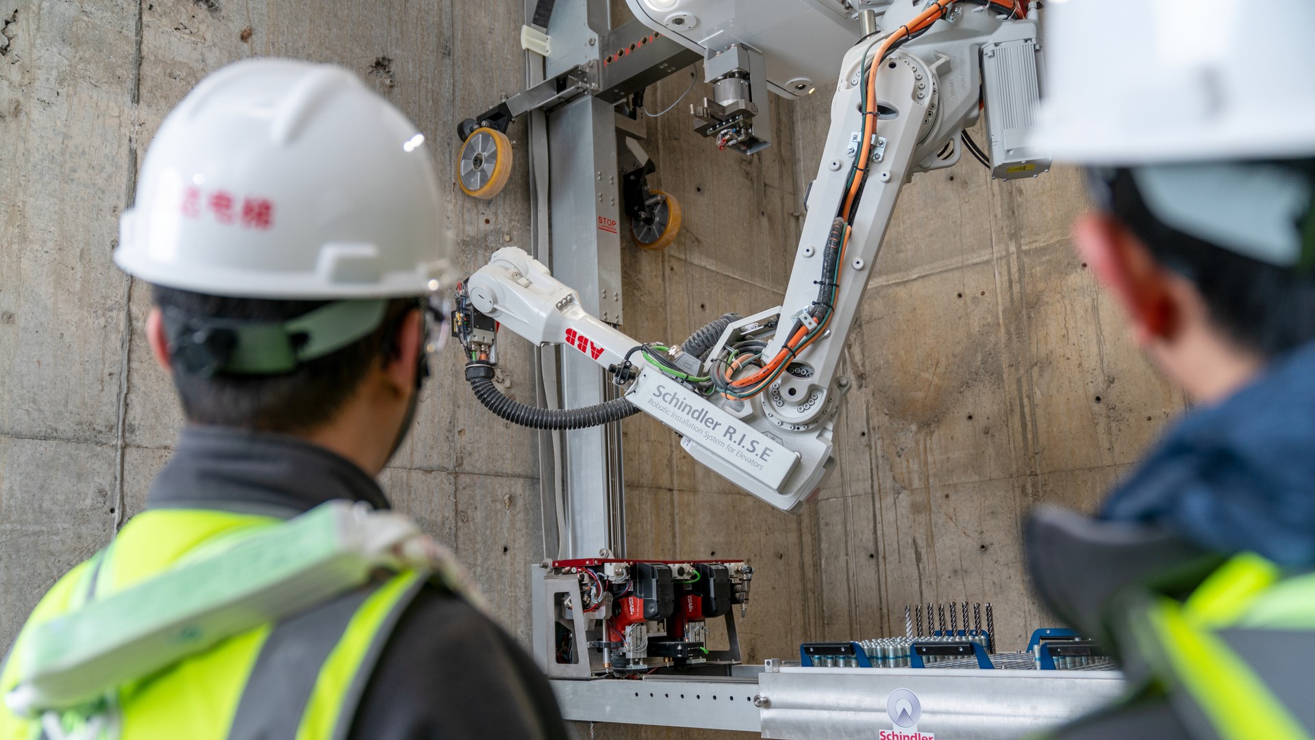 De R.I.S.E. werkt grotendeels autonoom in de liftschacht. Foto: Schindler