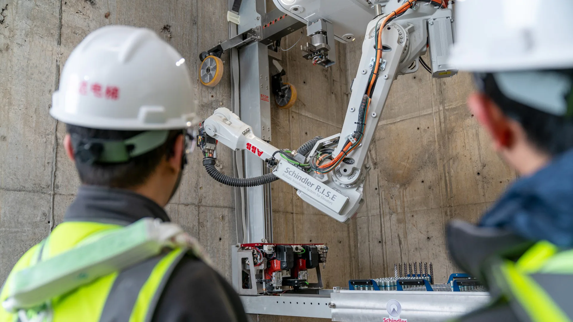 De R.I.S.E. werkt grotendeels autonoom in de liftschacht. Foto: Schindler