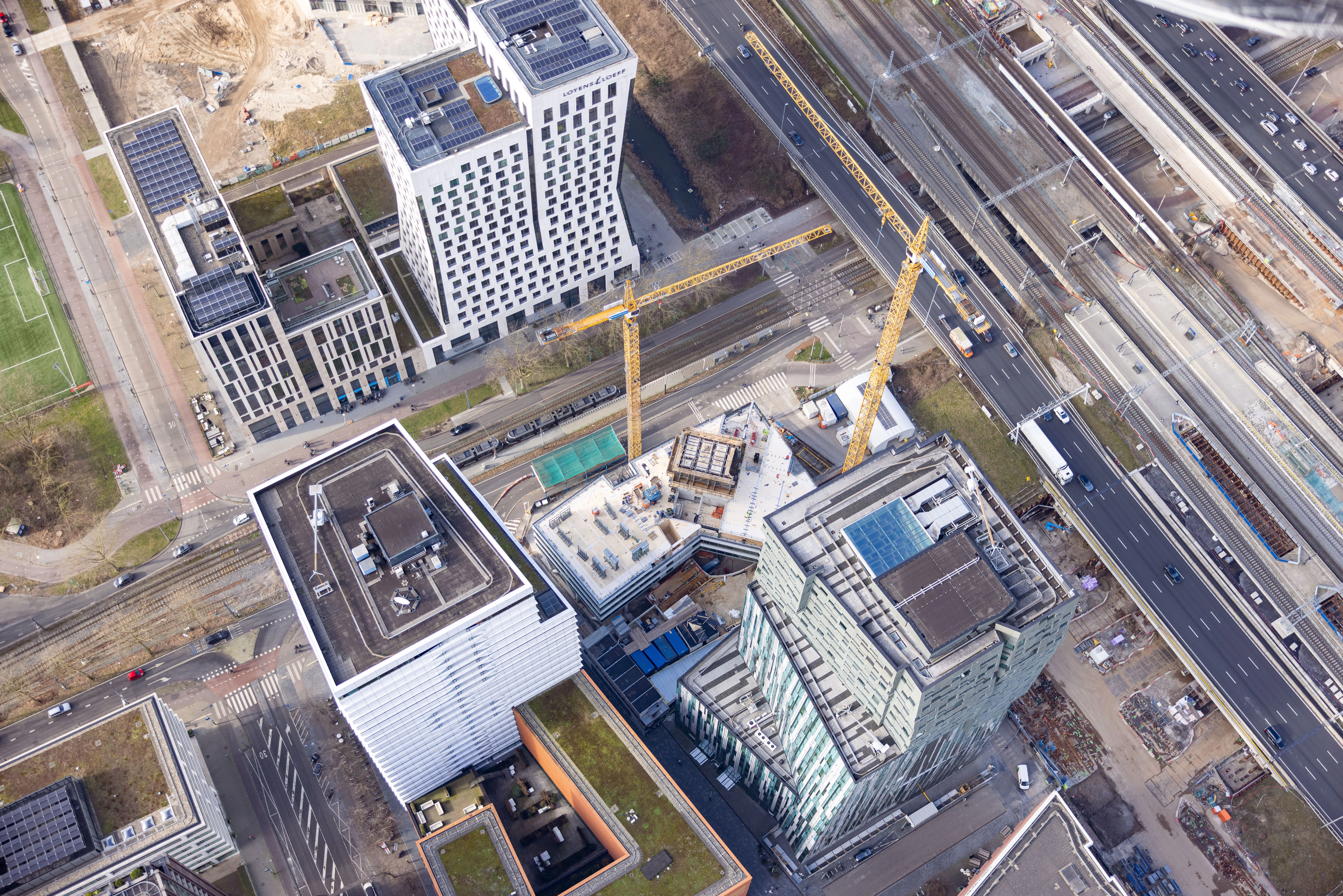 Het CubeHouse in aanbouw. Sinds begin dit jaar zetelt Arcadis in dit pand aan de Amsterdamse Zuidas. Foto: Topview / Arcadis