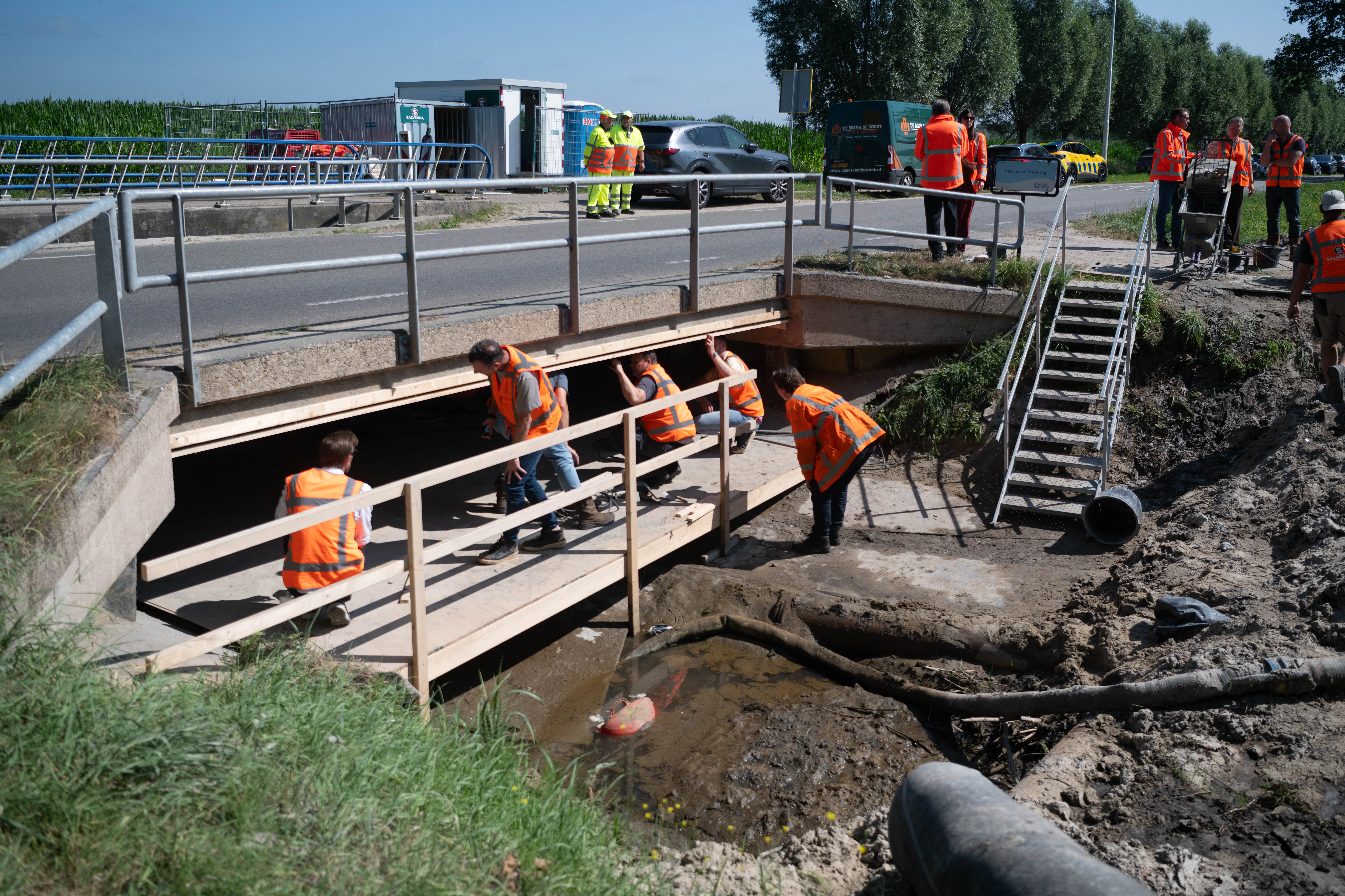 Provincie Gelderland versterkt van 22 juni tot en met 24 juli de brug over de Nijbroekse Wetering met geheugenmetaal. Genodigden krijgen de kans om de techniek te bekijken. Foto: Ruben Meijerink/APA FOTO