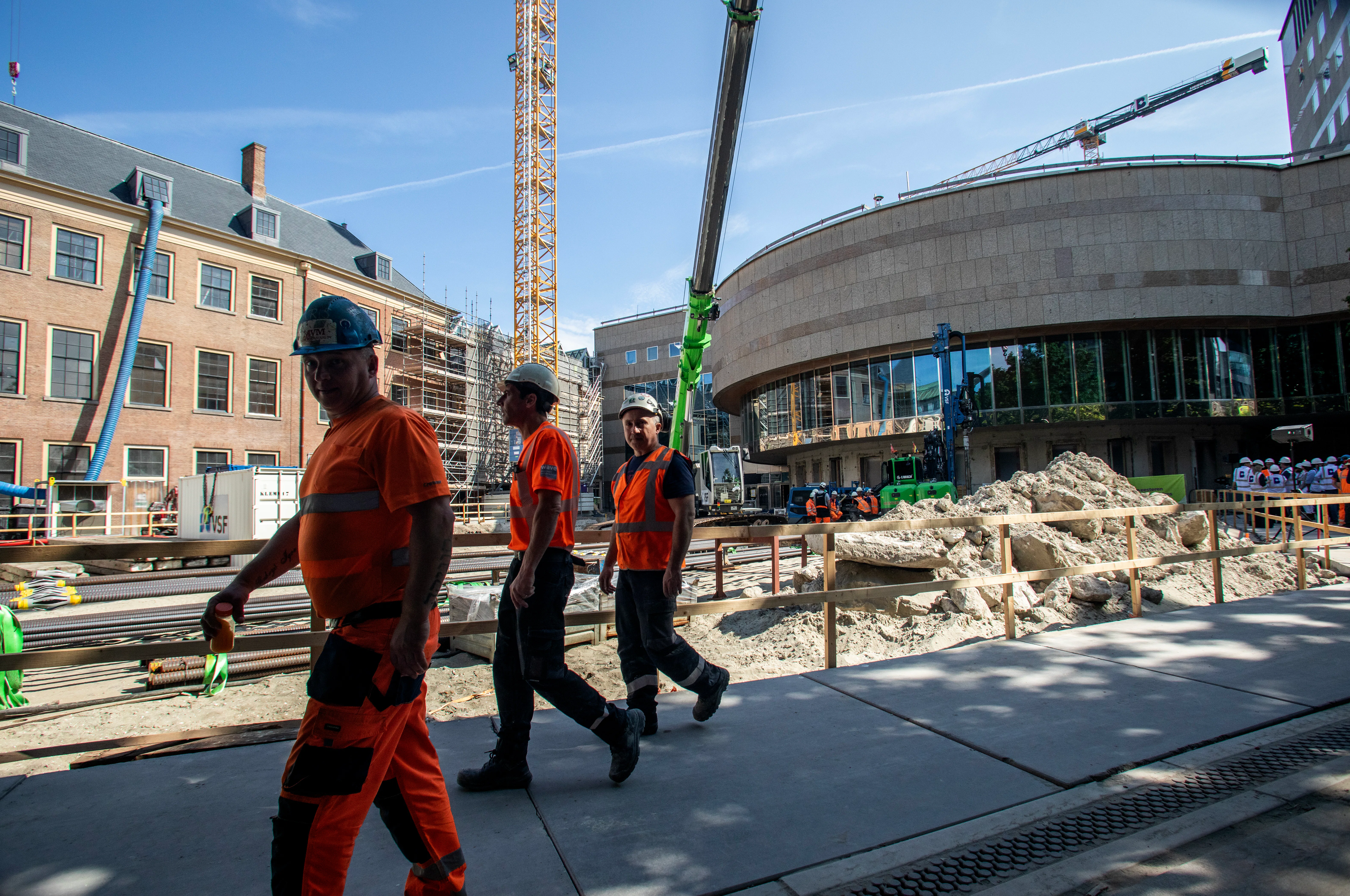 De verbouwing van het Binnenhof is nu zo’n vijf jaar bezig, en zal waarschijnlijk nog zo’n vijf jaar duren. Foto: Suzanne van de Kerk