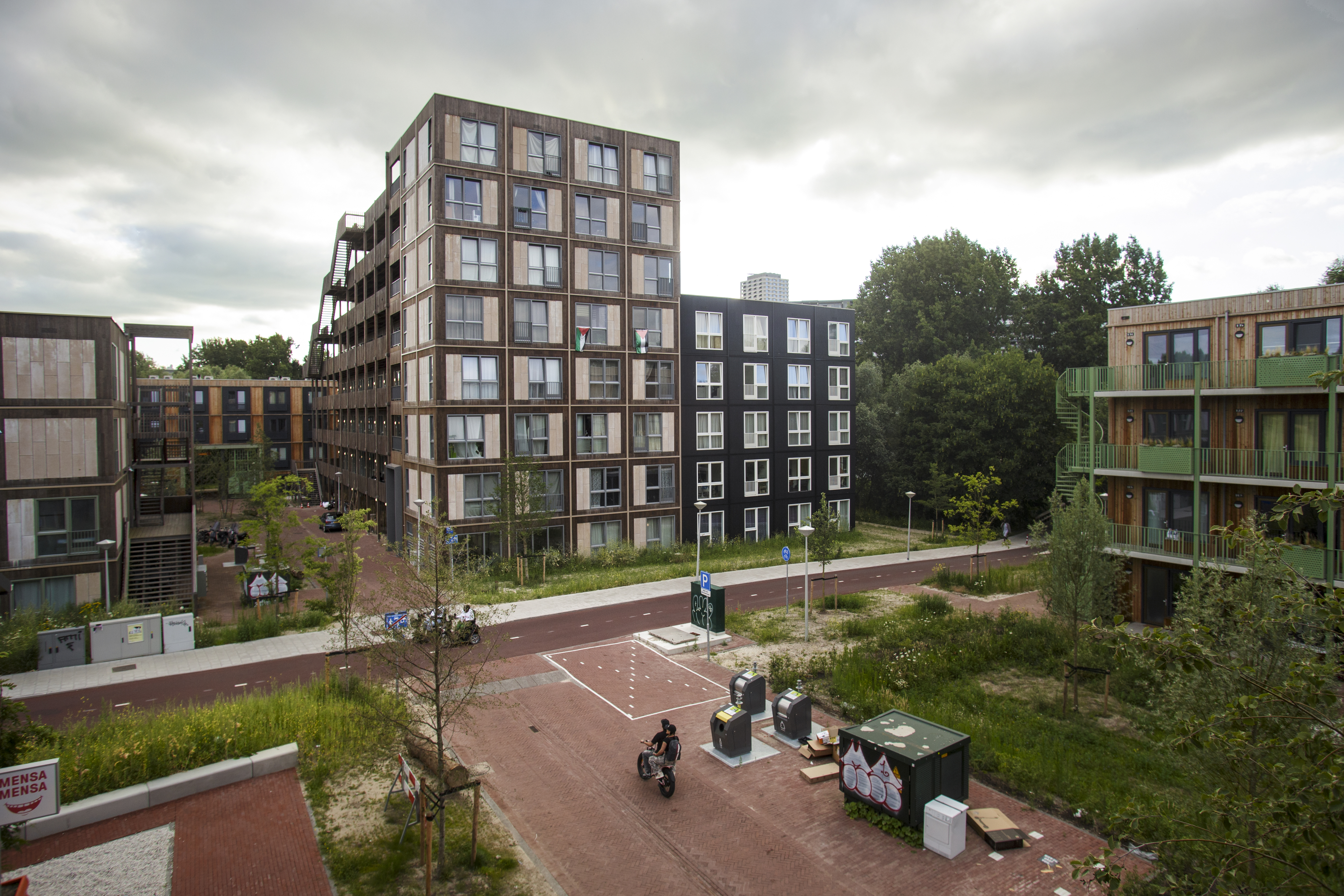 Gebouw W2 van Brasa Village in Amsterdam Zuidoost is onderwerp van onderzoek. Foto: Eran Oppenheimer
