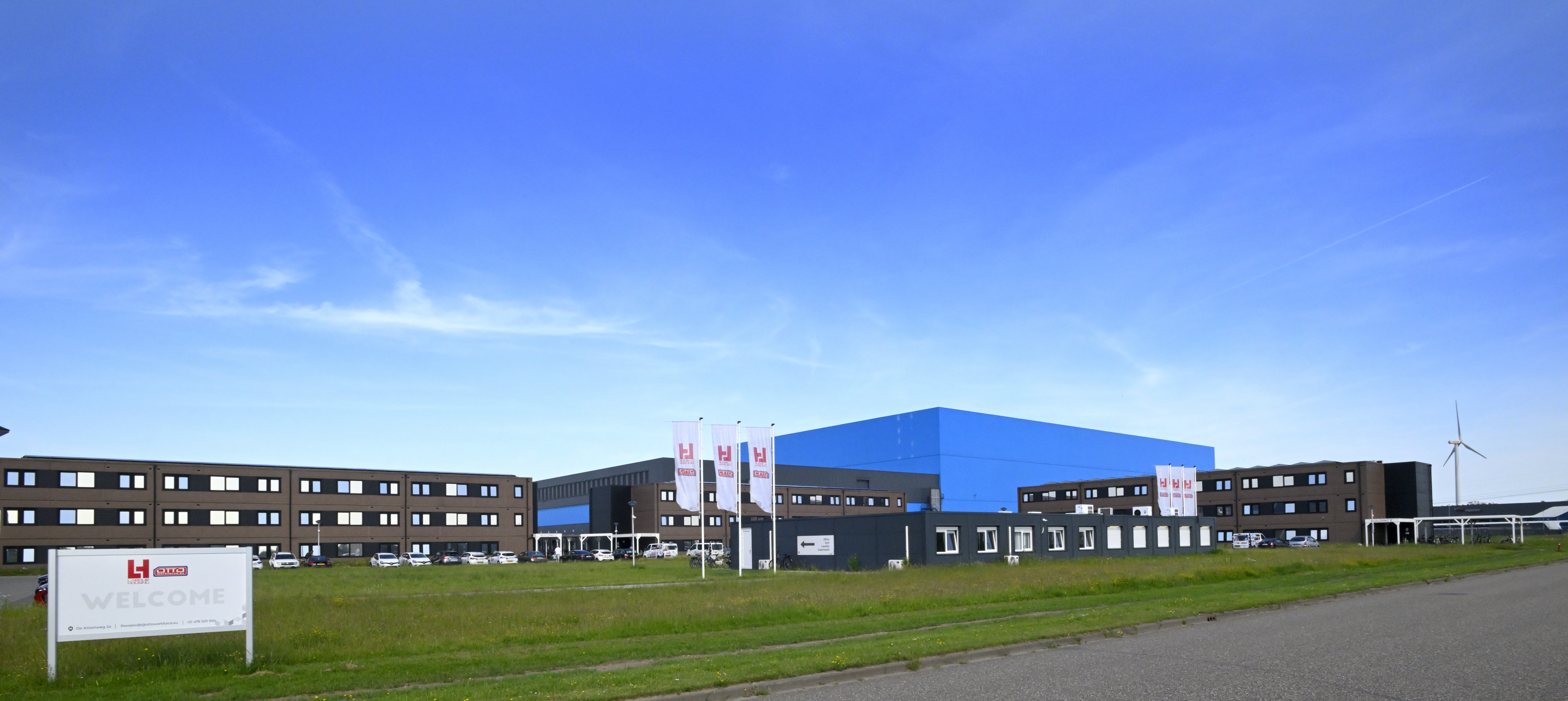 Woningen voor arbeidsmigranten op het industrieterrein vlak naast het distributiecentrum van bol.com, Waalwijk. Foto: Erald van der Aa