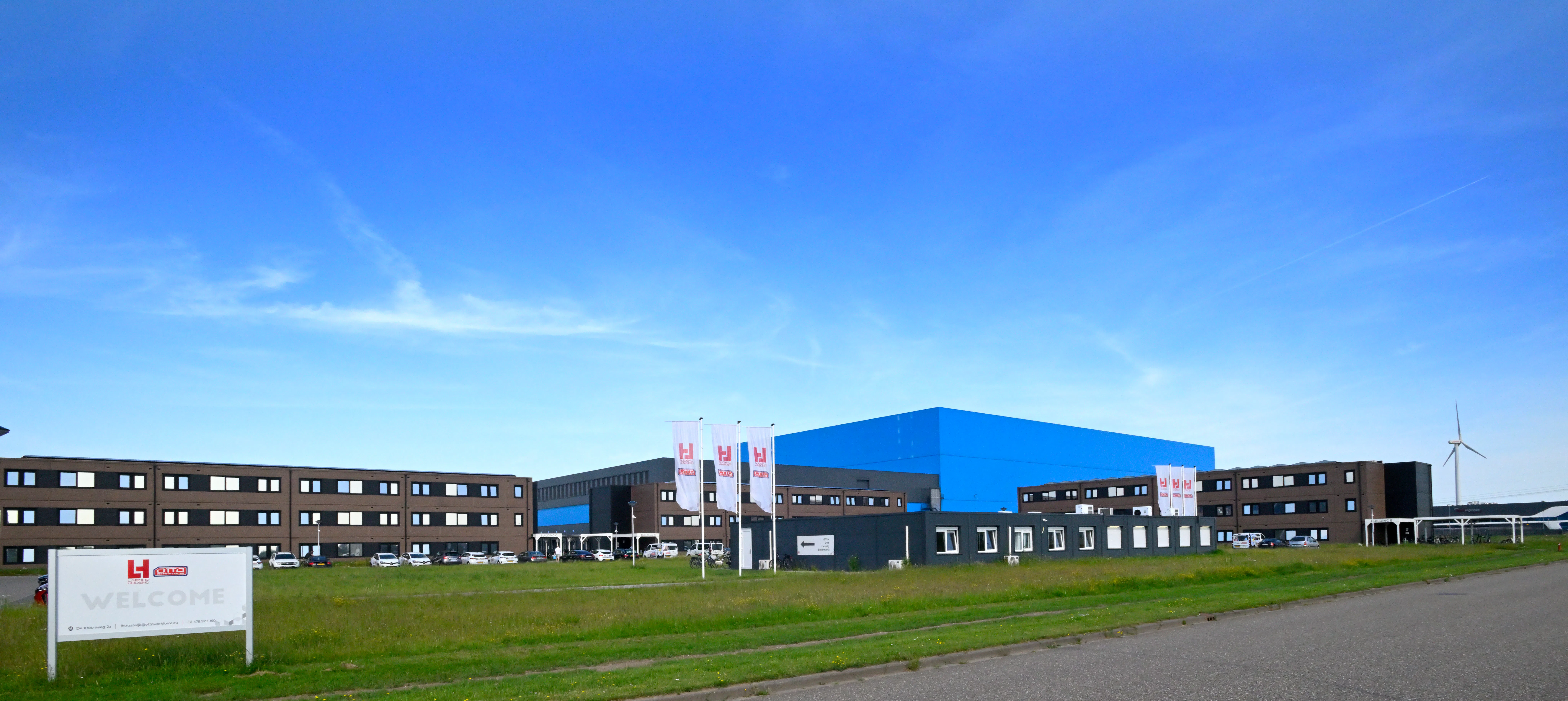 Woningen voor arbeidsmigranten op het industrieterrein vlak naast het distributiecentrum van bol.com, Waalwijk. Foto: Erald van der Aa