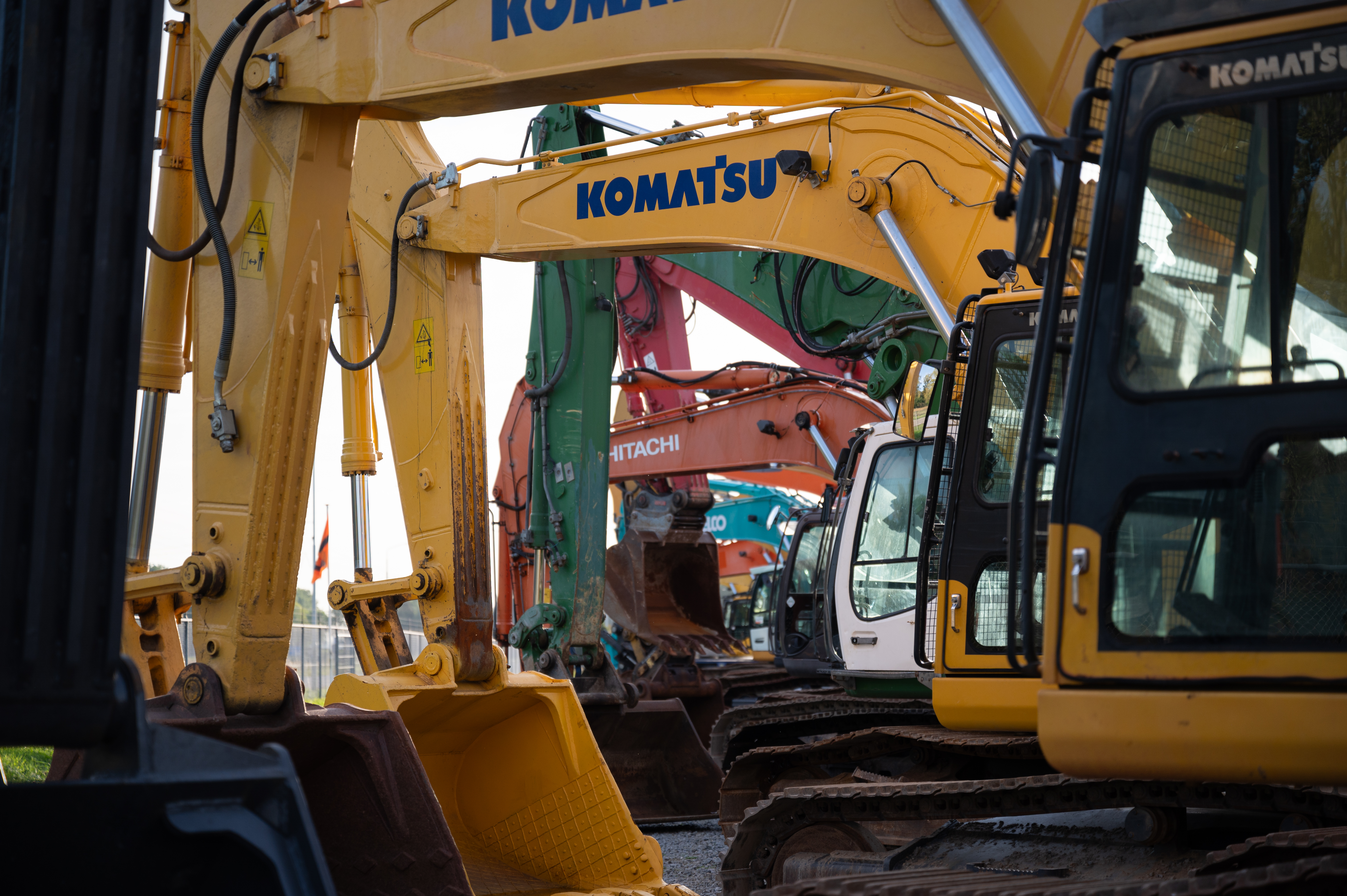 De veilingen in september brengen een breed aanbod aan bouw- en landbouwmachines en transportmaterieel samen. 