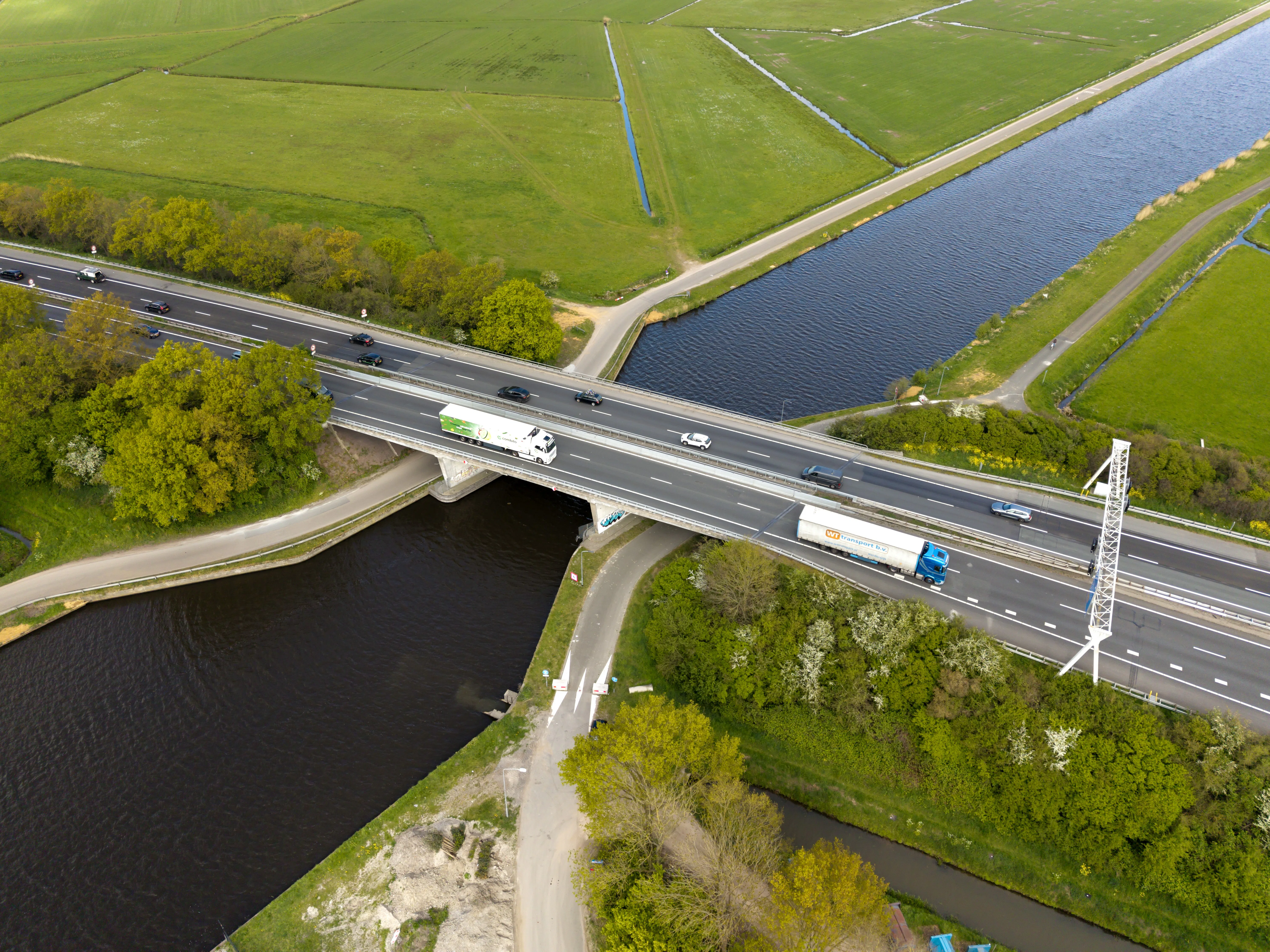 De Hardenbergerbrug in de A28 en over de Arkervaart bij Nijkerk. Foto: ANP