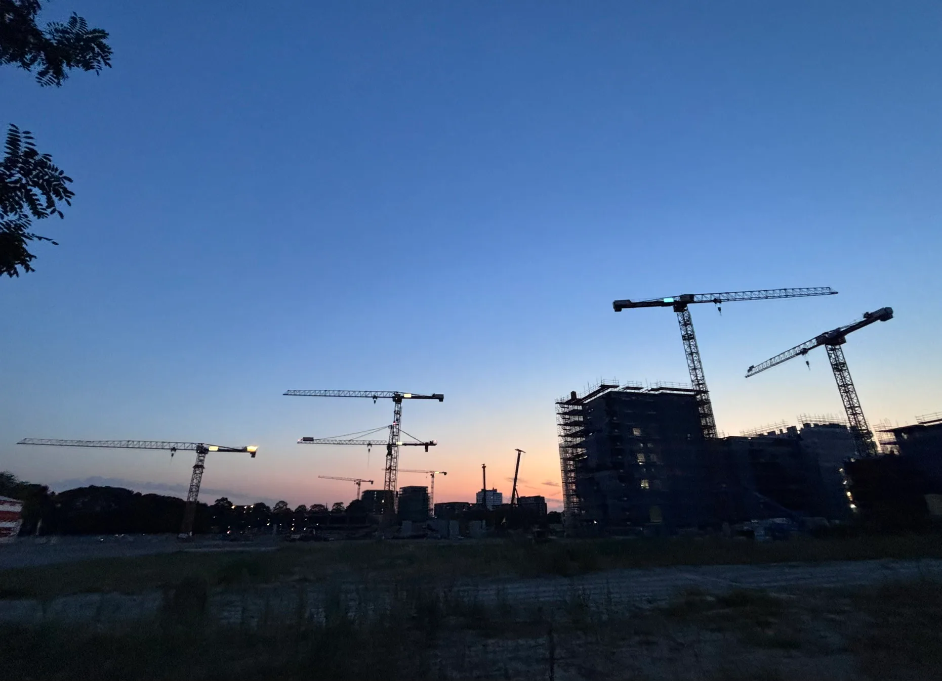 In het centrum van Deventer, in de Haarlemse wijk Schalkwijk, in Leeuwarden Middelsee-Spoordok en in Maastricht en Weert zijn duizenden nieuwe woningen gepland. Foto: Mark de Bruijn