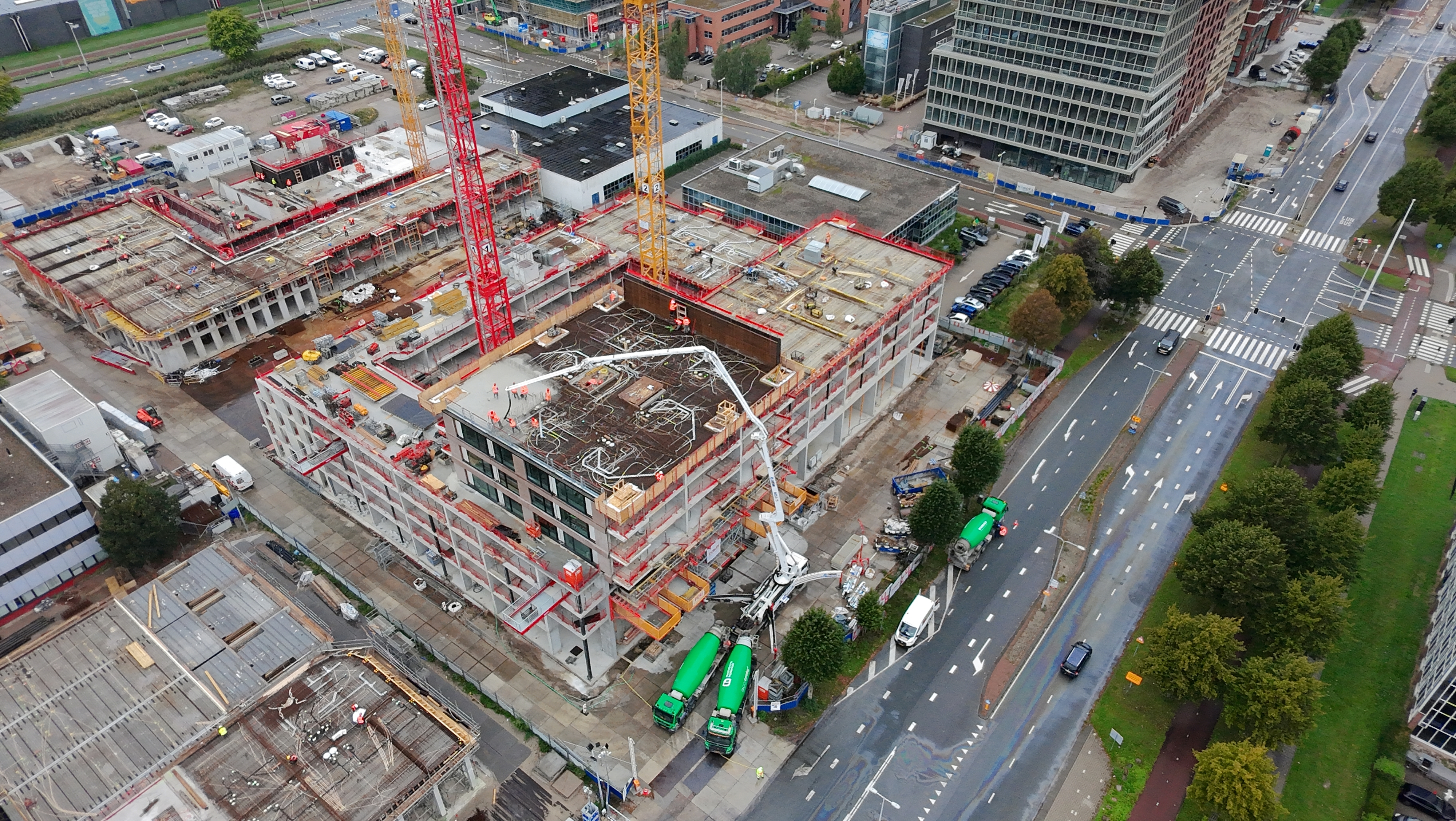 Twee bouwculturen op één bouwplaats: zo verrijzen 561 woningen in Amsterdam